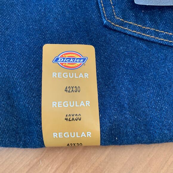 Dickies Men’s Jeans Regular Fit 42x30 Medium Wash Denim Work Jeans NEW - Picture 3 of 10